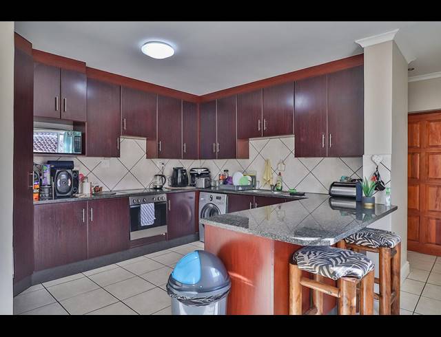 3 BEDROOM TOWNHOUSE RENTED IN LORRAINE